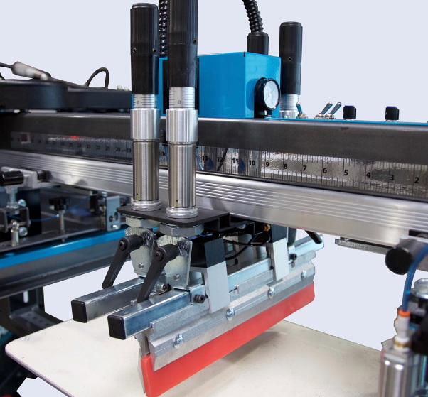 Automatic Squeegee Holder Extrusion Machines_3